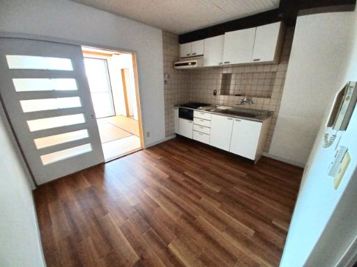 三恵ハウスBのキッチン|コンパクトなキッチンで掃除もラクラク