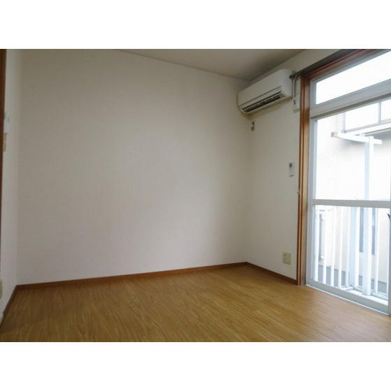 コスモ・ポーリの居間・リビング|洋室