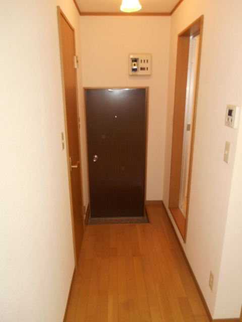 紅梅荘の玄関|収納もある玄関です