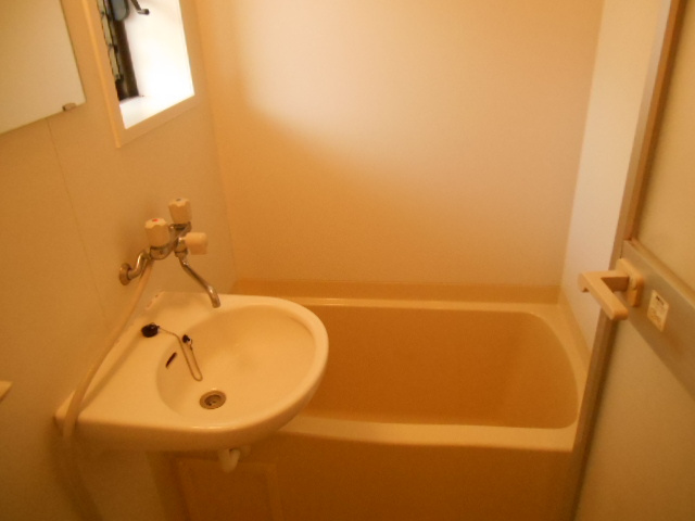 紅梅荘の浴室|日々の疲れを癒すお風呂付です