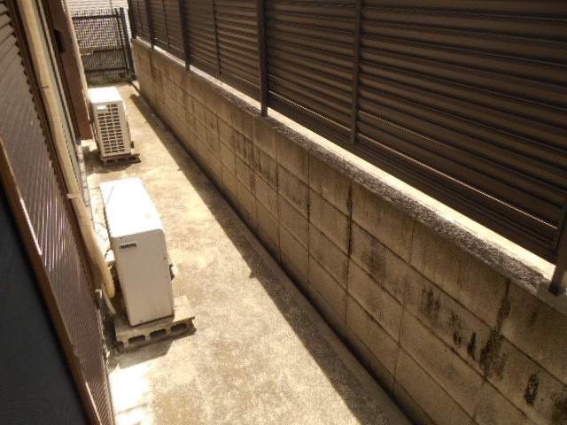 紅梅荘のバルコニー|外からの目が気にならないバルコニーで洗濯物が干せます