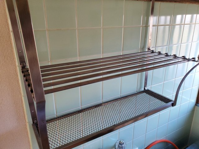 パラシオンNのキッチン|調理器具水切り棚があります。