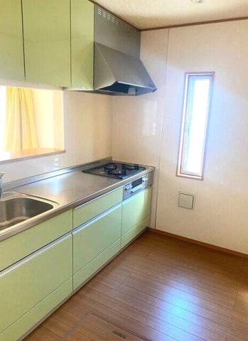 西平山貸家のキッチン|使いやすいキッチンです