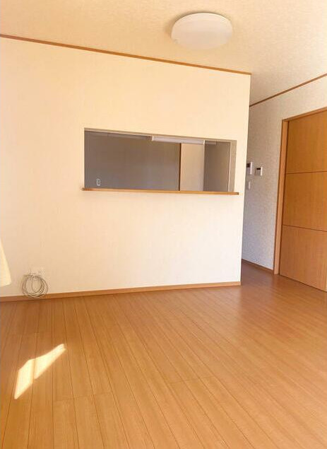 西平山貸家の居間・リビング|ゆったり過ごせるリビングです