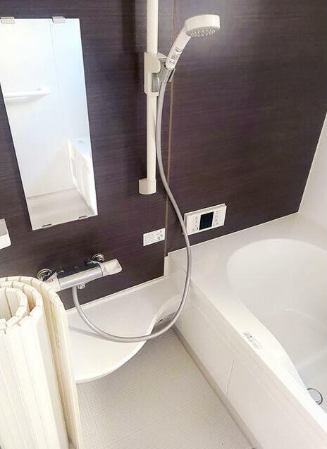 西平山貸家の浴室|お風呂で日々の疲れを落としましょう