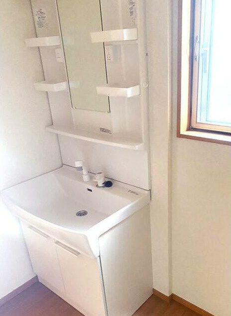 西平山貸家の独立洗面台|独立洗面台、朝の身支度には欠かせません