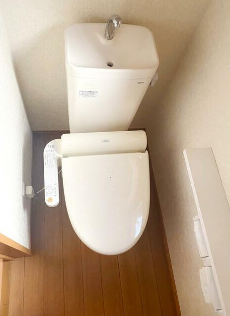 西平山貸家のトイレ|落ち着いたトイレです
