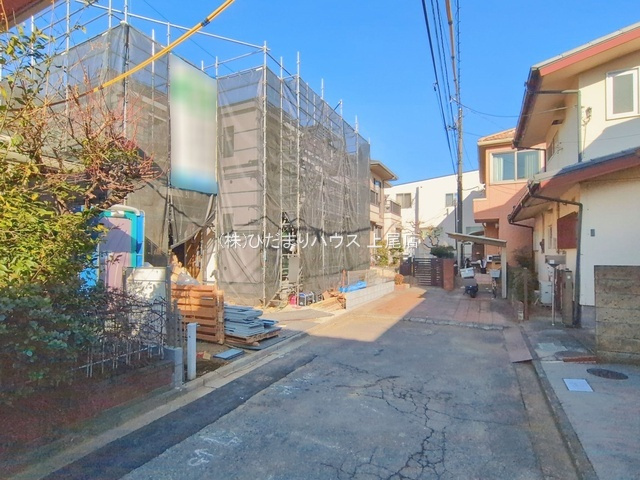 北区東大成町2丁目　新築戸建　ハートフルAの前面道路含む現地写真