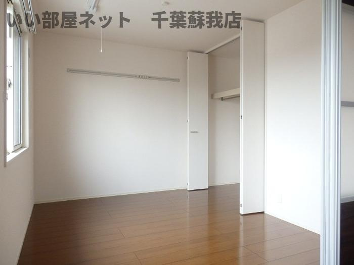 Casa Soaveの寝室|広くて明るい寝室