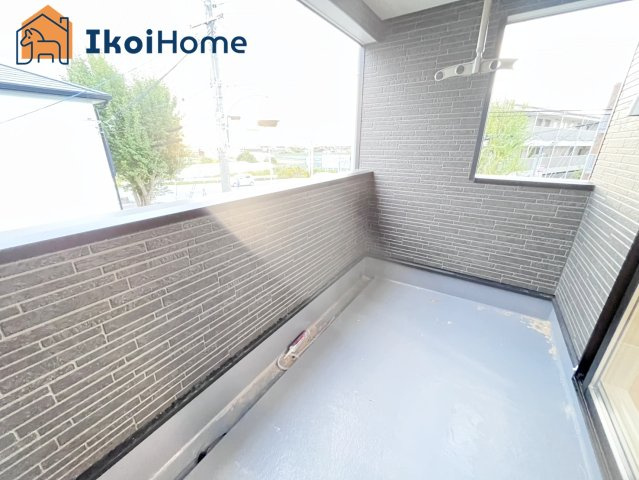 神戸市西区大沢第1　4号棟　新築戸建のバルコニー|【ホームページに現地動画掲載中】●年中無休：当日予約可●陽当り良好南西向ワイドバルコニー！屋根付！