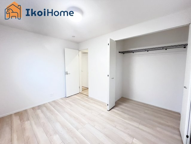 神戸市西区大沢第1　4号棟　新築戸建の内装|【ホームページに現地動画掲載中】●年中無休：当日予約可●大容量収納スペース完備の2階洋室です！