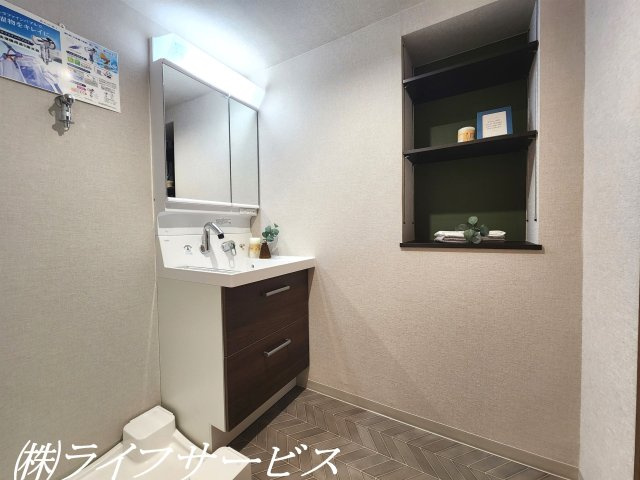 【洗面所】 | 三国ハイツ | 洗面室／小物類を置くのに便利な棚新設！