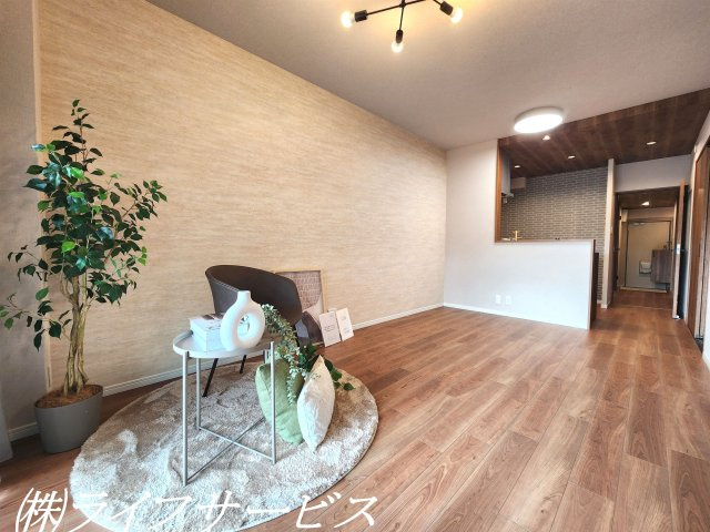 【居間・リビング】 | 三国ハイツ | 南向き・陽当り良好！室内リフォーム済につきすぐのご入居が可能！３ＬＤＫ・全居室収納有！