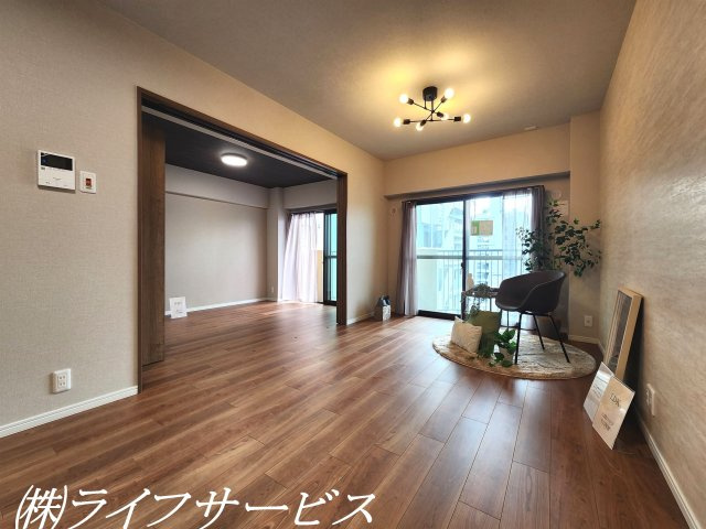 【居間・リビング】 | 三国ハイツ | 南向き・陽当り良好！室内リフォーム済につきすぐのご入居が可能！３ＬＤＫ・全居室収納有！