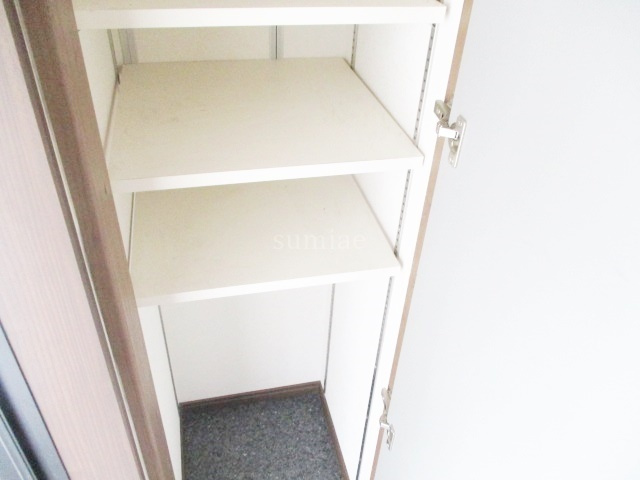 West Side 赤羽の玄関|玄関横の収納です☆