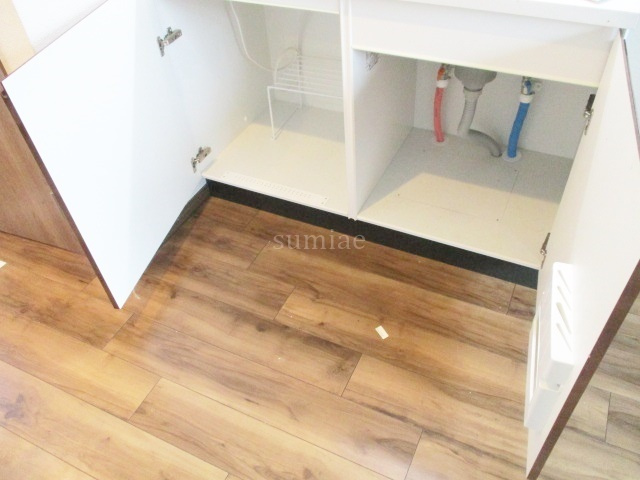 West Side 赤羽のキッチン|キッチン下部の収納です☆