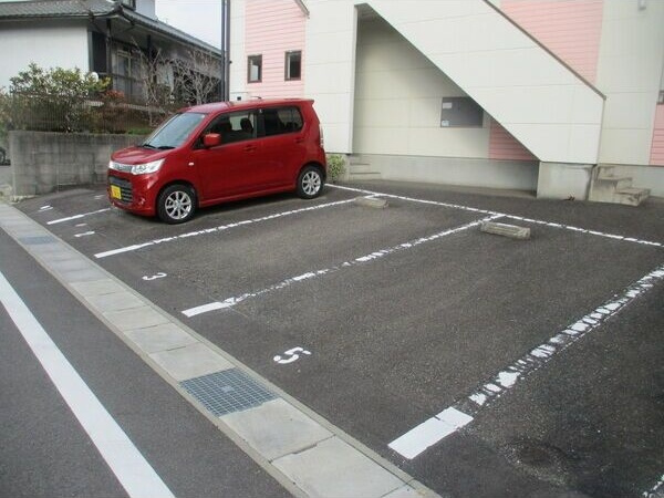 ライブリー共和　　刈谷市近郊の賃貸はクラスホームの駐車場