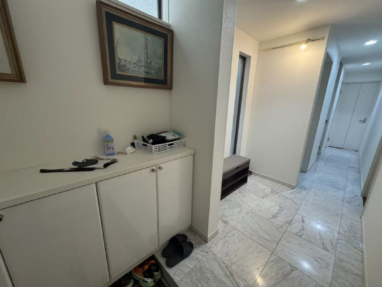 中野区江原町2丁目　中古戸建の玄関|資料請求などお気軽にお問い合わせ下さい！
03-5990-5201