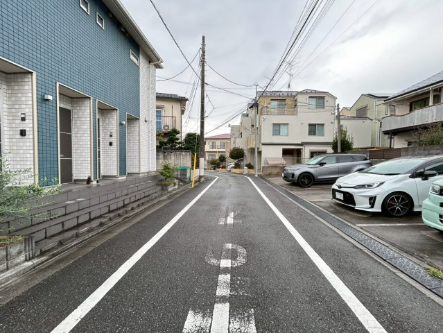 中野区江原町2丁目　中古戸建の前面道路含む現地写真|2025.10.24撮影

資料請求などお気軽にお問い合わせ下さい！
03-5990-5201