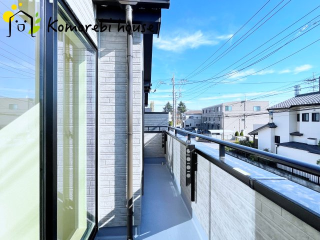 さいたま市北区吉野町2丁目191番　新築一戸建て　ハートフルタウン　Aのバルコニー|防水施工がしっかりと施されたバルコニーで、雨の日も安心。長く使える耐久性を備えたメンテナンスしやすい仕様です。
