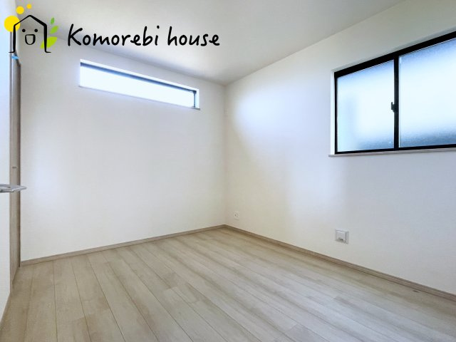 さいたま市北区吉野町2丁目191番　新築一戸建て　ハートフルタウン　Aの子供部屋|自然光が心地よく入る子ども部屋は、学習・遊び・睡眠をしっかり支える快適環境。シンプル設計でレイアウトも変えやすく、成長に合わせて長く使える利便性の高い一室です。