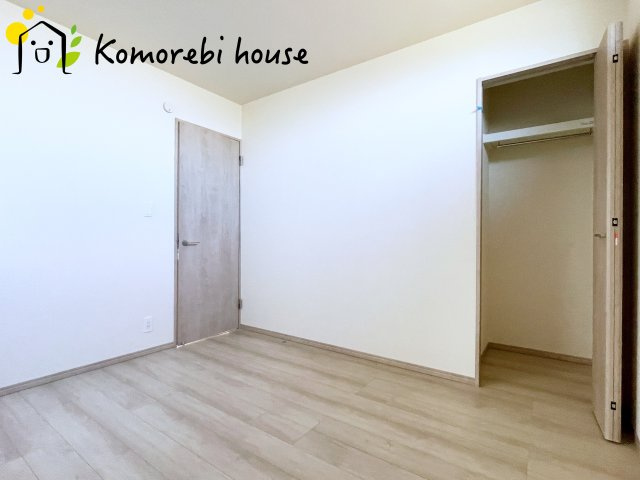 さいたま市北区吉野町2丁目191番　新築一戸建て　ハートフルタウン　Aの子供部屋|日当たりがよく、机に向かう時間も自然とはかどる子ども部屋。寝る・学ぶ・遊ぶがコンパクトにまとまり、毎日の“小さな成長”を見守る空間です。