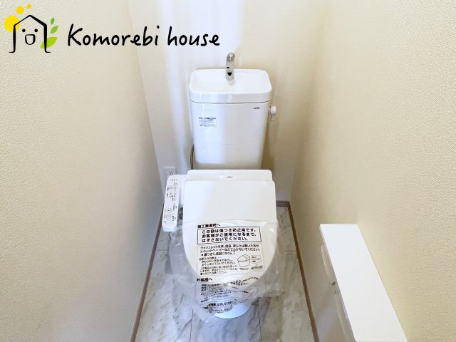 さいたま市北区吉野町2丁目191番　新築一戸建て　ハートフルタウン　Aのトイレ|2階にもトイレがあることで、朝の混雑が解消し生活動線がスムーズに。新築ならではの間取り設計で、毎日の“プチストレス”が驚くほど減ります。