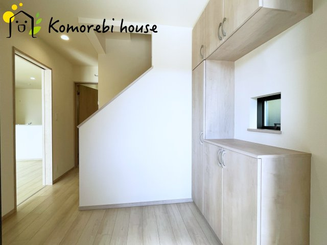 さいたま市北区吉野町2丁目191番　新築一戸建て　ハートフルタウン　Aのその他|明るく使いやすい玄関で、家族の生活をスムーズに。収納や導線も配慮された万能空間です。