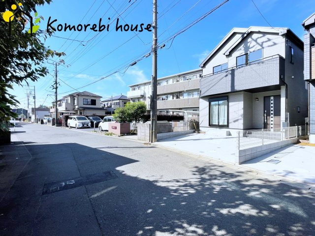 さいたま市北区吉野町2丁目191番　新築一戸建て　ハートフルタウン　Aの前面道路含む現地写真|前面道路は幅員ゆったりで車の出し入れもスムーズ。静かな住宅街に建つ新築戸建てです。