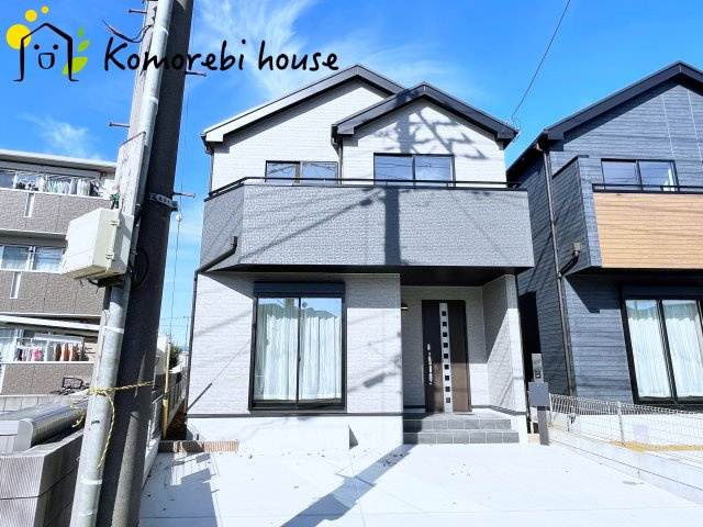 さいたま市北区吉野町2丁目191番　新築一戸建て　ハートフルタウン　Aの外観|明るい色合いで統一された外観が魅力の新築住宅。シンプルながら存在感があり、帰宅時に気分が上がるデザインです。周辺環境とも調和し、落ち着いた街並みに映える一邸です。