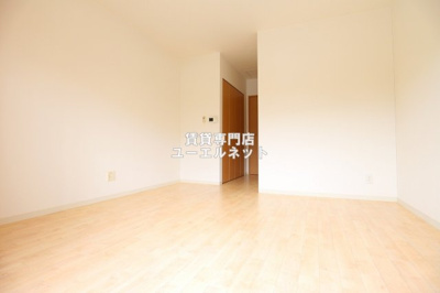 【寝室】 | ドリーム浜 | 明るく開放感のある居室で、自分だけのくつろぎ空間を。