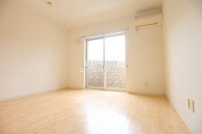 【居間・リビング】 | ドリーム浜 | ゆったりとくつろげる、落ち着きのある居室空間です