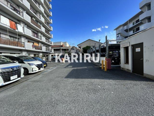 リベラルパレス城東A棟の駐車場