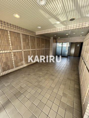 リベラルパレス城東A棟のロビー