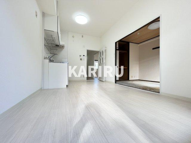 リベラルパレス城東A棟の居間・リビング|同物件別部屋の写真です