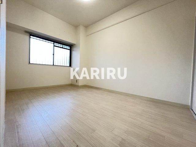 リベラルパレス城東A棟の居間・リビング|同物件別部屋の写真です