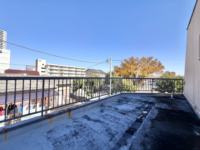 【中古戸建】前橋市南町3丁目のバルコニー|■バルコニー｜空が見える広々としたバルコニー♪家族で星空観賞ができて夜が楽しみになりますね☆
