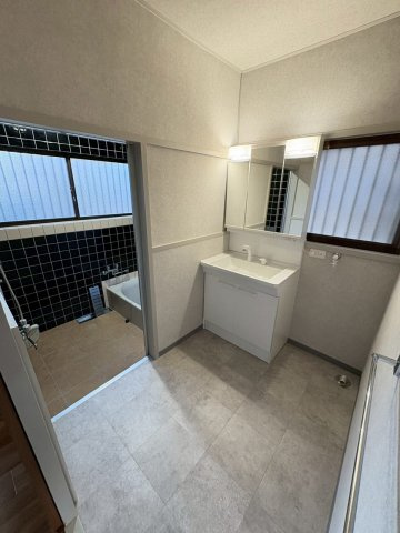 糸島市高祖　中古一戸建　の洗面所