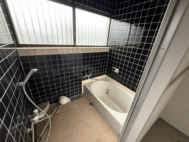 糸島市高祖　中古一戸建　の浴室