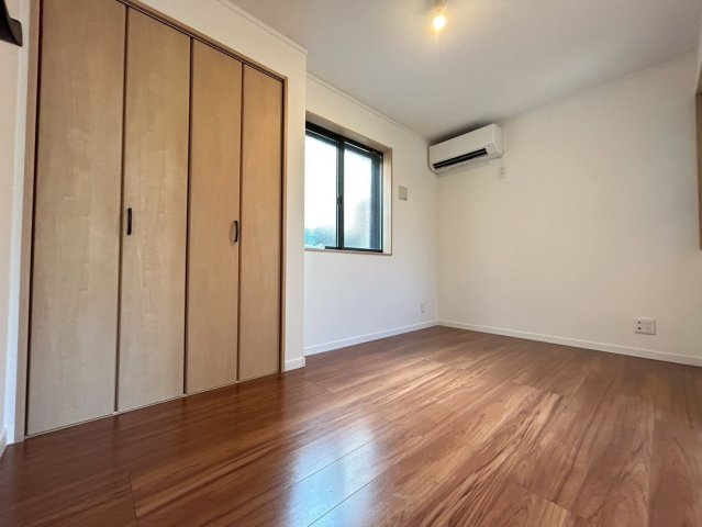 杉並区高円寺南3丁目　中古戸建の洋室|部屋収納もバッチリです！見せる収納も流行っていますが、やはり見せない収納も大切ですね。



ご内見希望・資料請求などお気軽にお問い合わせ下さい！
03-5990-5201
