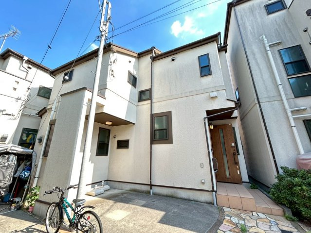 杉並区高円寺南3丁目　中古戸建の外観|清潔感のあるシンプルな外観が特徴の中古戸建。

ご内見希望・資料請求などお気軽にお問い合わせ下さい！
03-5990-5201
