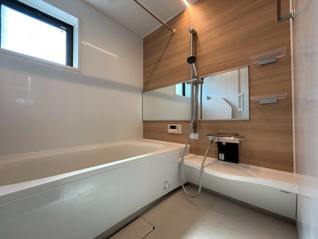 杉並区高円寺南3丁目　中古戸建の浴室|浴室乾燥機付きのため、雨の日の洗濯物干しやカビの予防にも役立ちます。

ご内見希望・資料請求などお気軽にお問い合わせ下さい！
03-5990-5201
