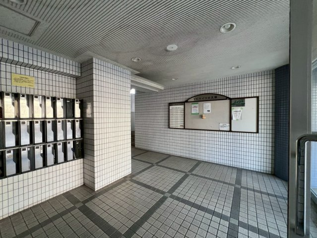 YKハイツ大久保のロビー