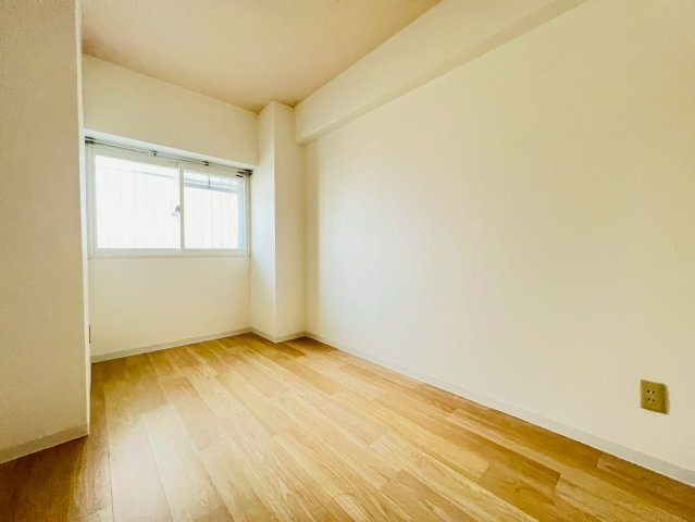 YKハイツ大久保の居間・リビング