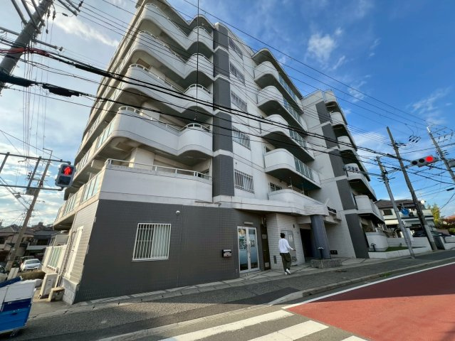 YKハイツ大久保の外観