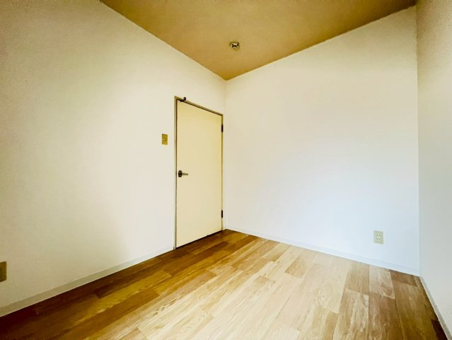 YKハイツ大久保の居間・リビング