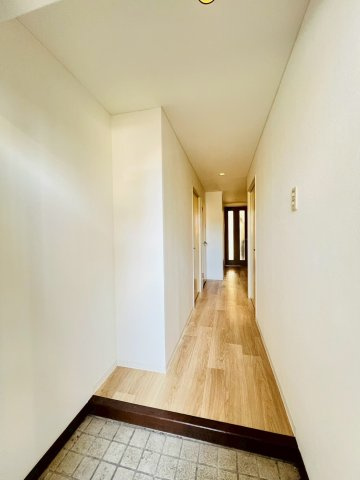 YKハイツ大久保の玄関