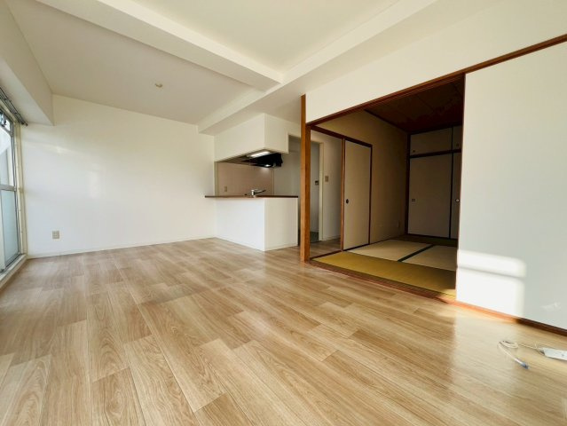 YKハイツ大久保の居間・リビング