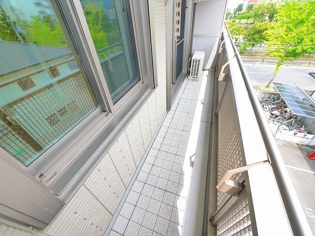 ベレオ天理のバルコニー|外からの目が気にならないバルコニーで洗濯物が干せます