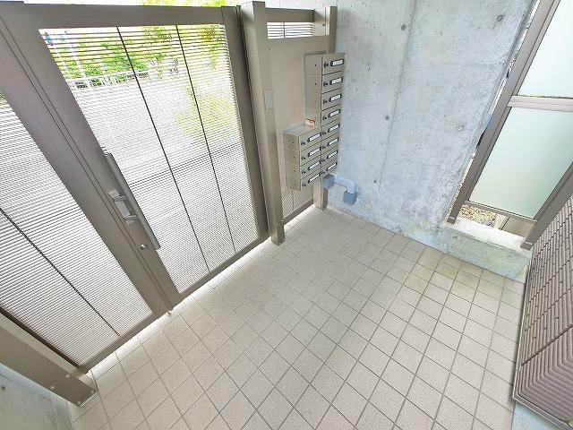 ベレオ天理のエントランス|建物の内部です